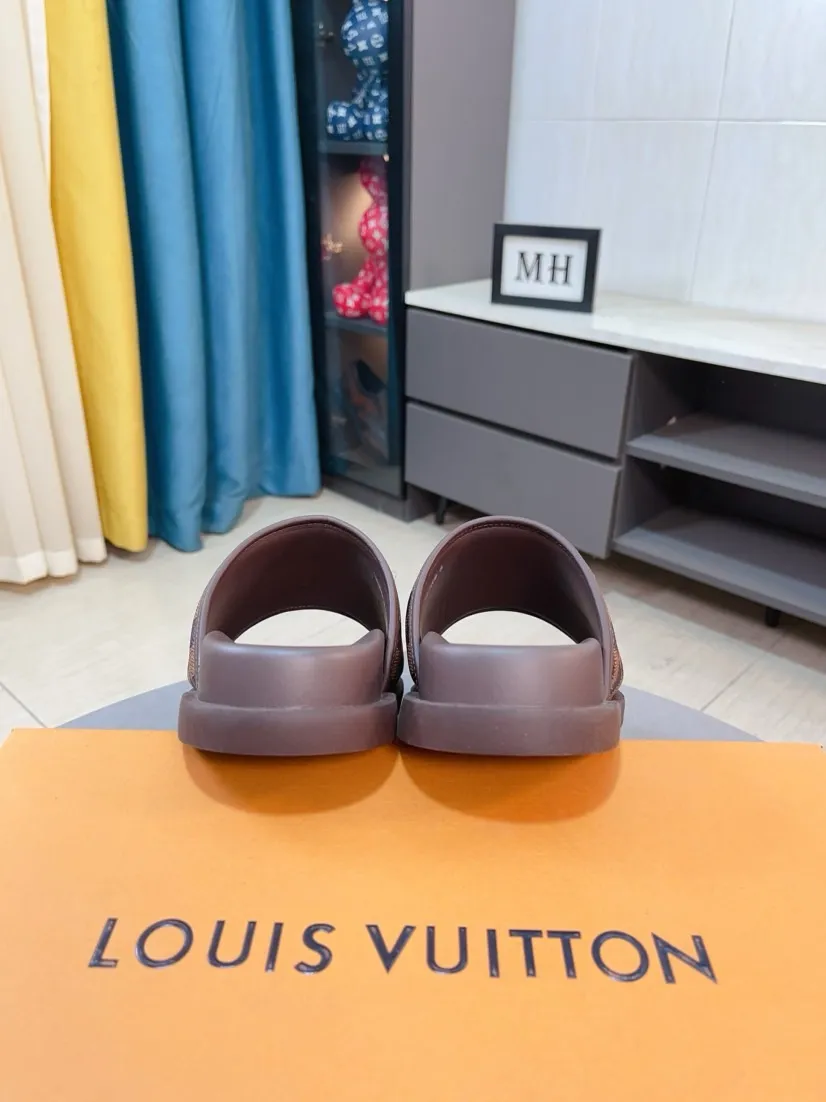Men's shoes 💰360🌹🌹 (lv-Louis Vuitton) new men's sandals, high-end boutique, exquisite embossed logo decoration on the upper, fine workmanship, super soft soles, casual, loose and comfortable, a must-have in summer! \nsize：38-44
